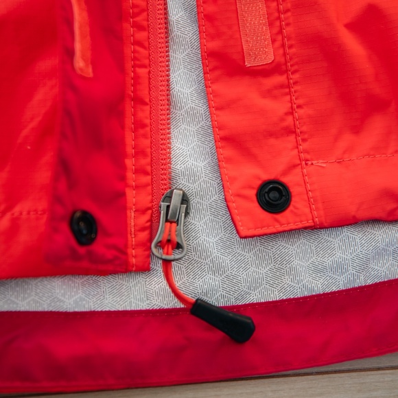 The North Face Hooded Women’s Rain Jacket Size S - Picture 8 of 16